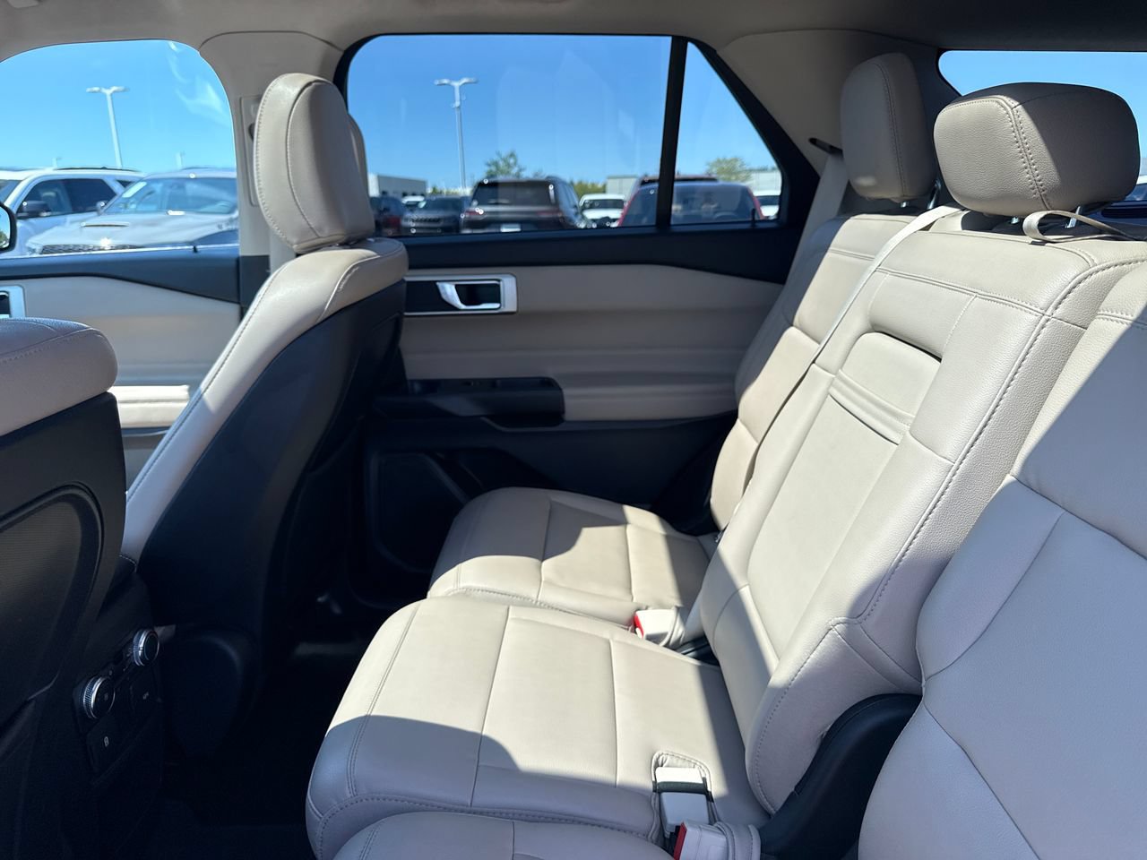 Used 2020 Ford Explorer XLT w/ Equipment Group 202A AWD/4WD image 14