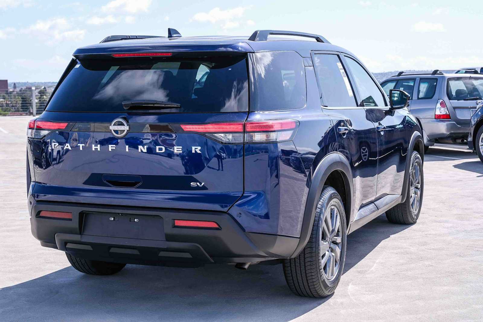 Used 2024 Nissan Pathfinder SV FWD image 4