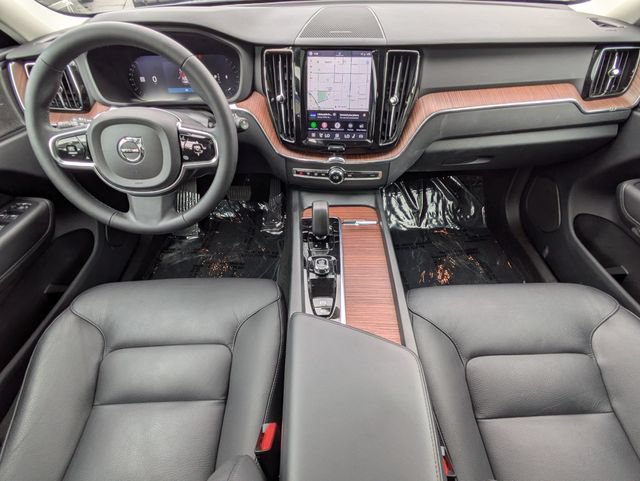 Certified 2024 Volvo XC60 B5 Plus w/ Protection Package Premier AWD/4WD image 27