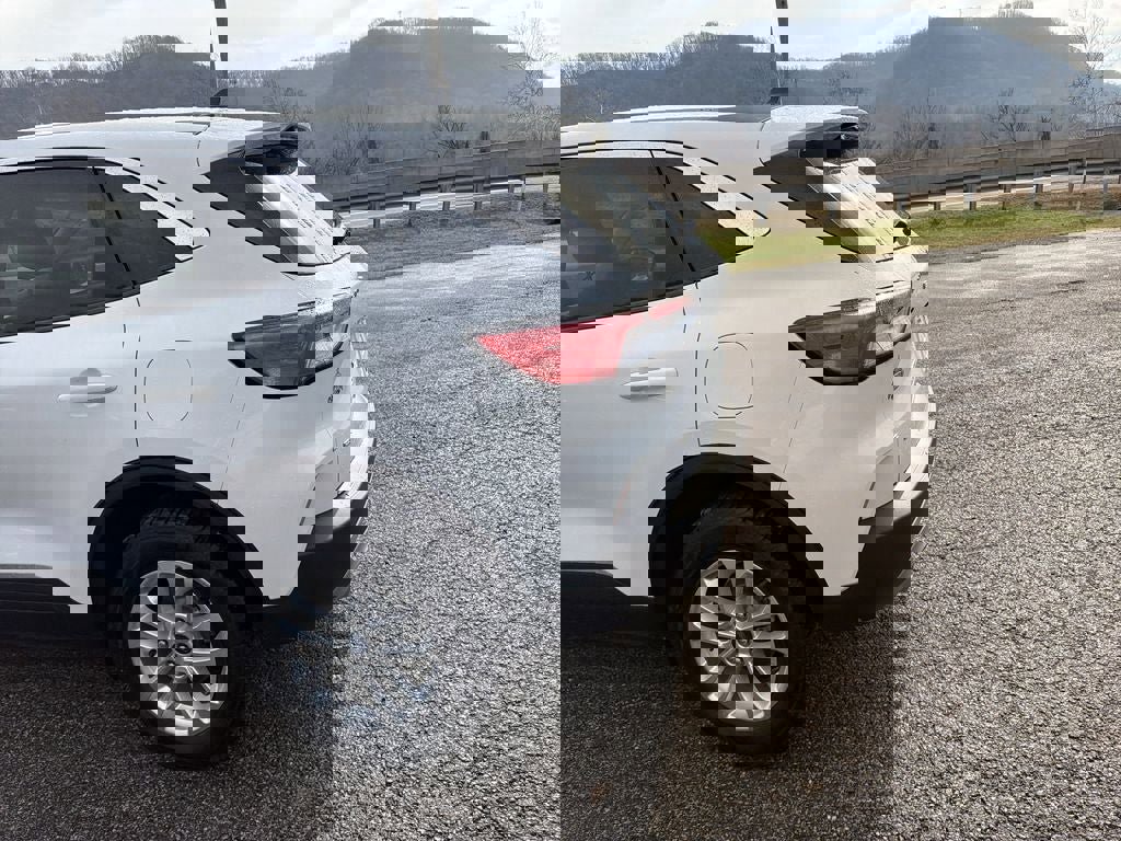 Used 2022 Ford Escape SE image 6