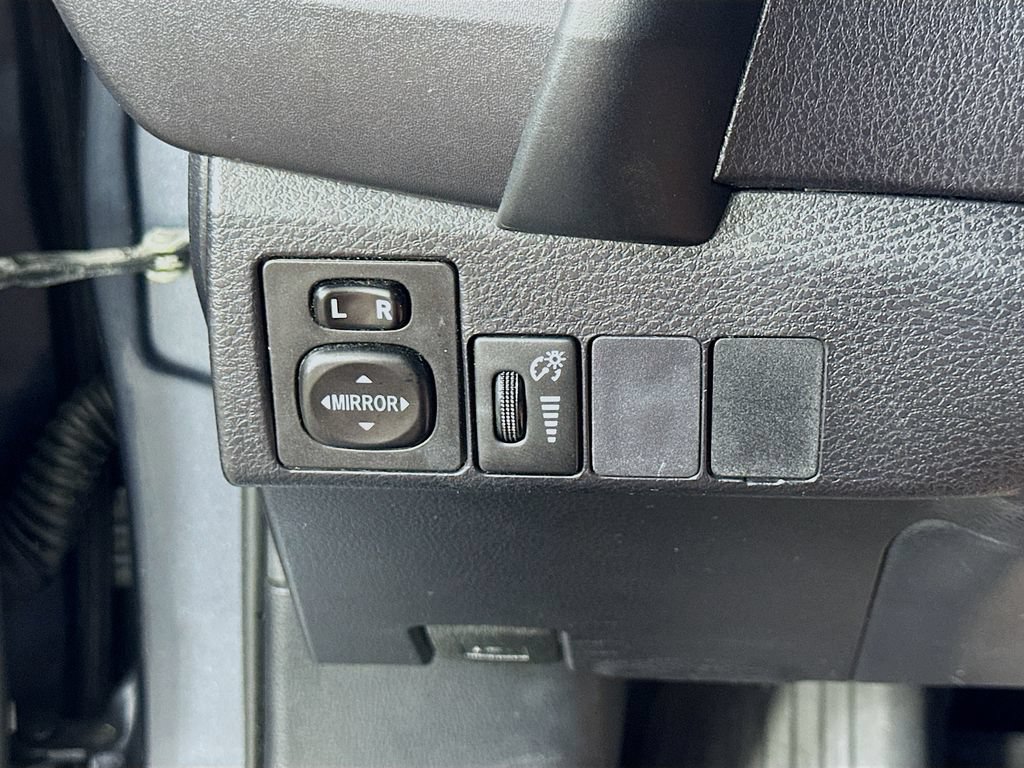Used 2017 Toyota Corolla L FWD image 33