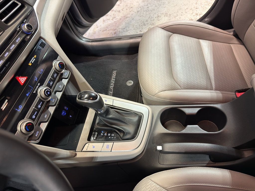 Used 2019 Hyundai Elantra Limited FWD image 18