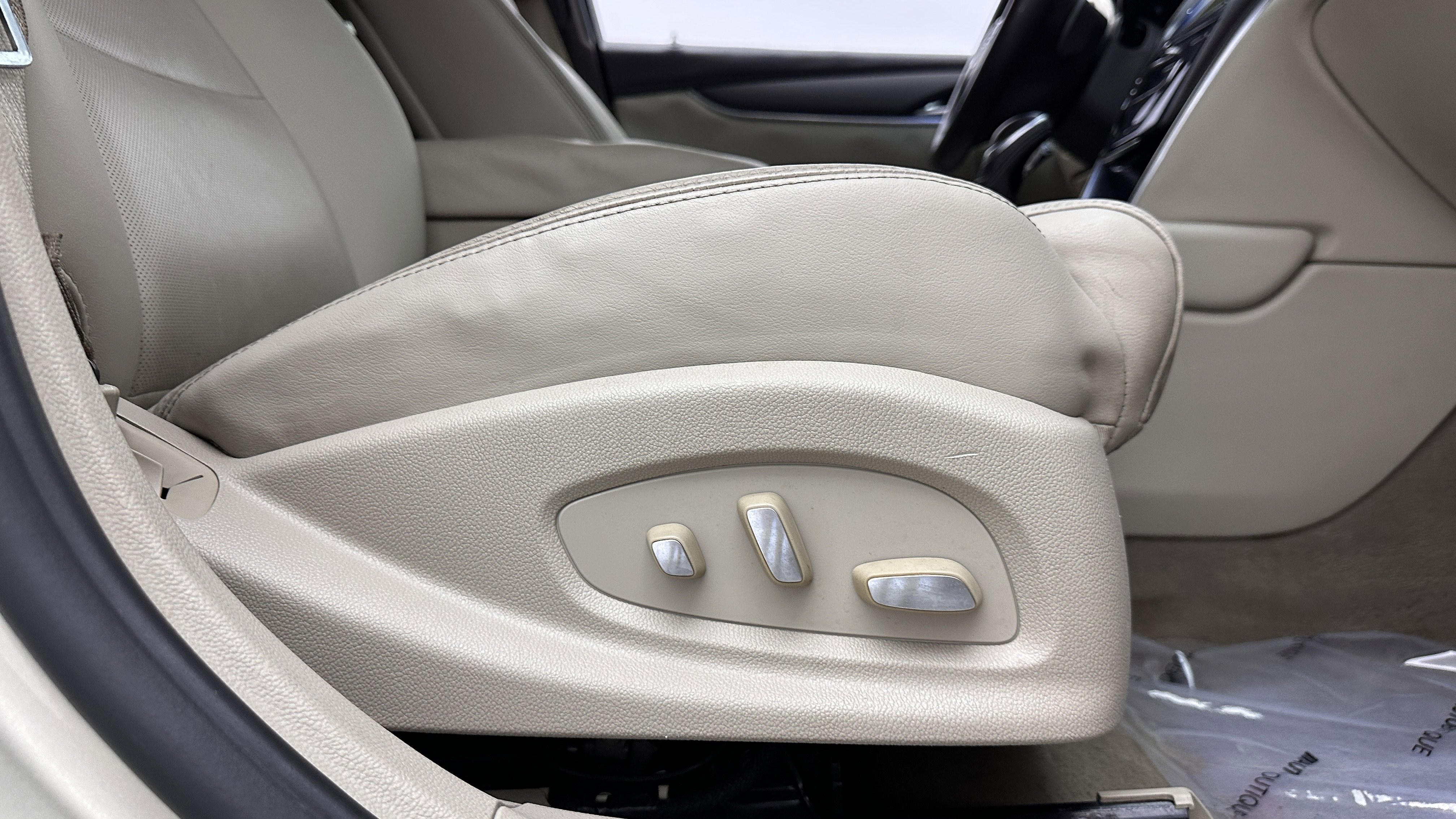 Used 2015 Cadillac XTS FWD image 32