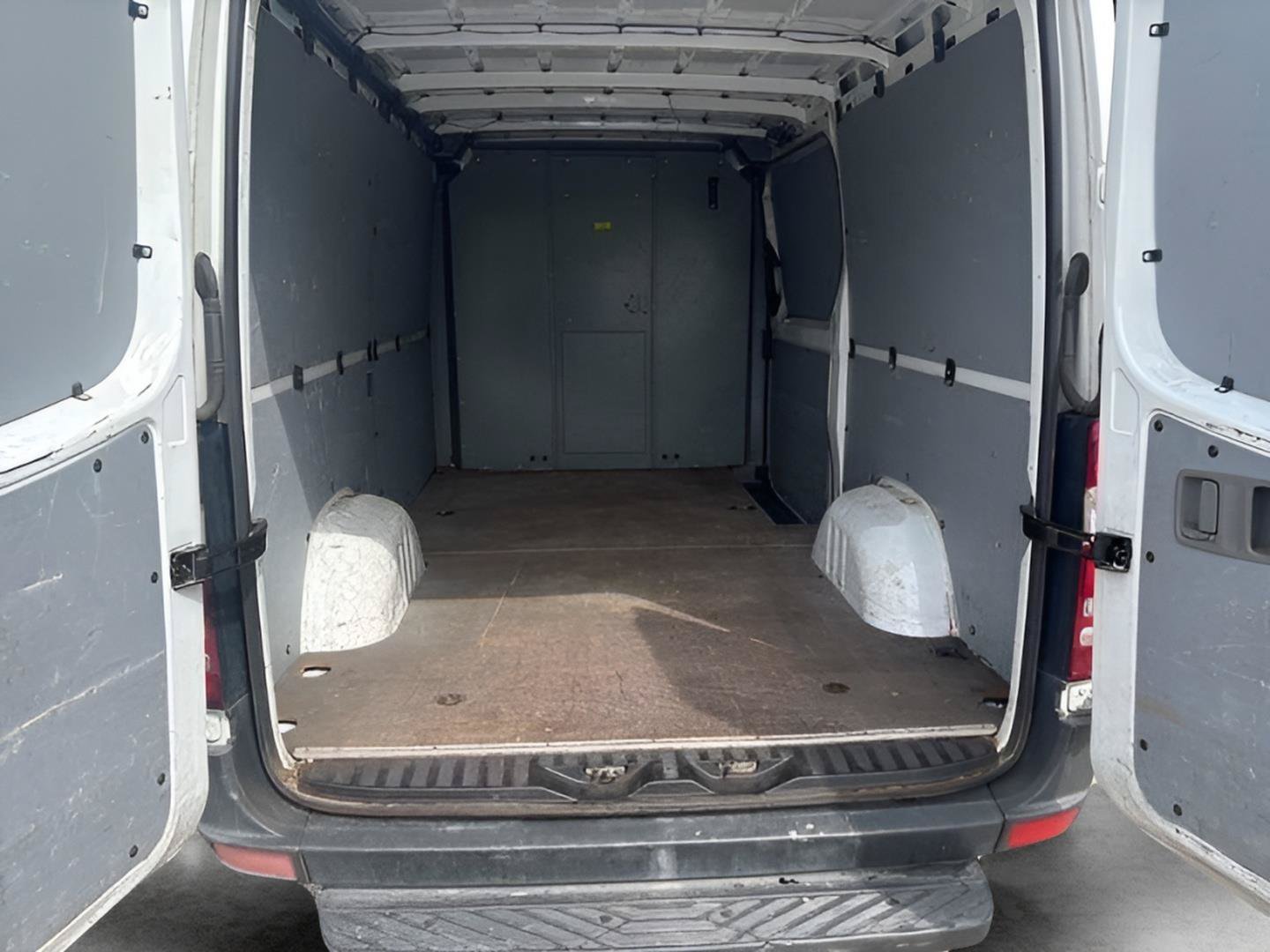 Used 2014 Freightliner Sprinter 2500 RWD image 6