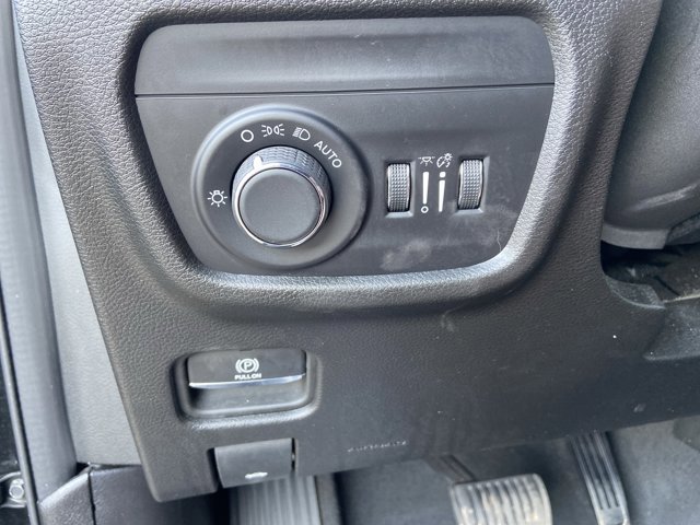 Used 2024 Jeep Grand Cherokee Laredo image 44