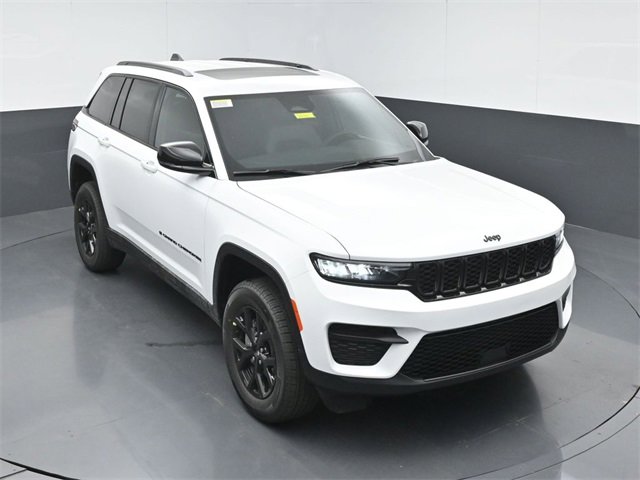 New 2025 Jeep Grand Cherokee Altitude image 30