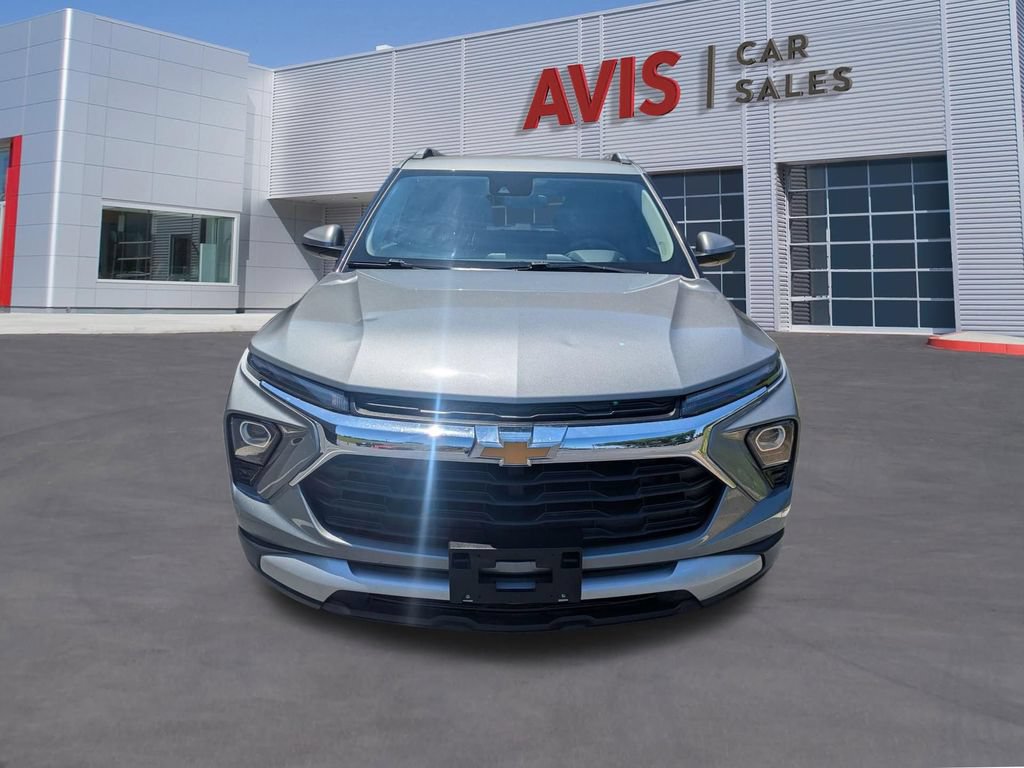 Used 2025 Chevrolet TrailBlazer LT AWD/4WD image 2