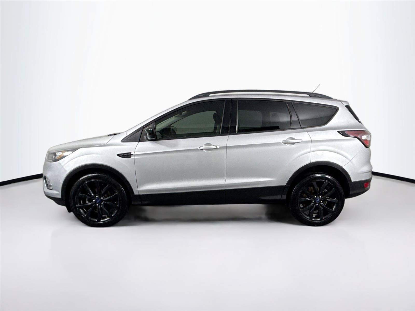 Used 2018 Ford Escape SE w/ SE Sport Appearance Package FWD image 13