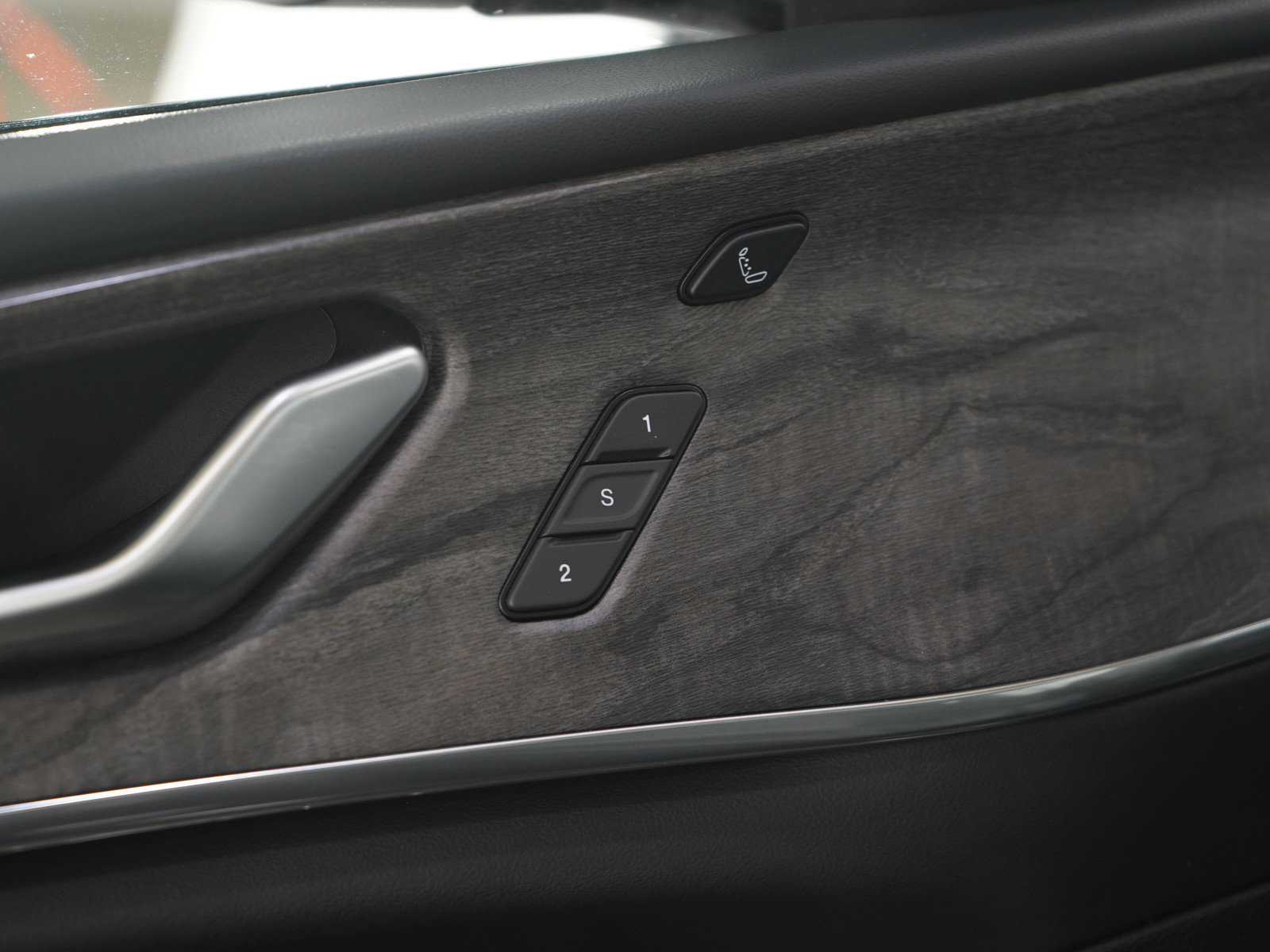 Used 2023 Jeep Grand Cherokee Overland w/ Advanced Protech Group III image 22