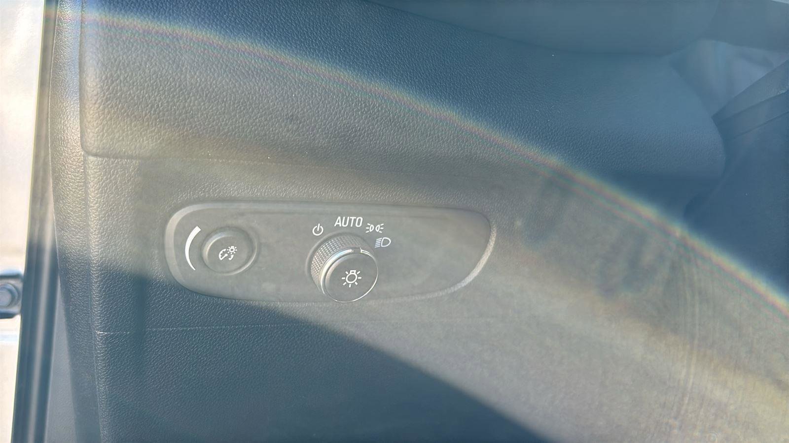 Certified 2023 Buick Envision Essence FWD image 25