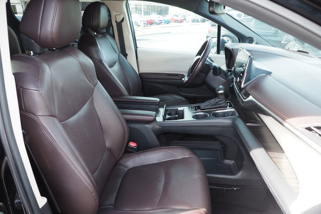 Used 2023 Toyota Sienna Platinum image 21