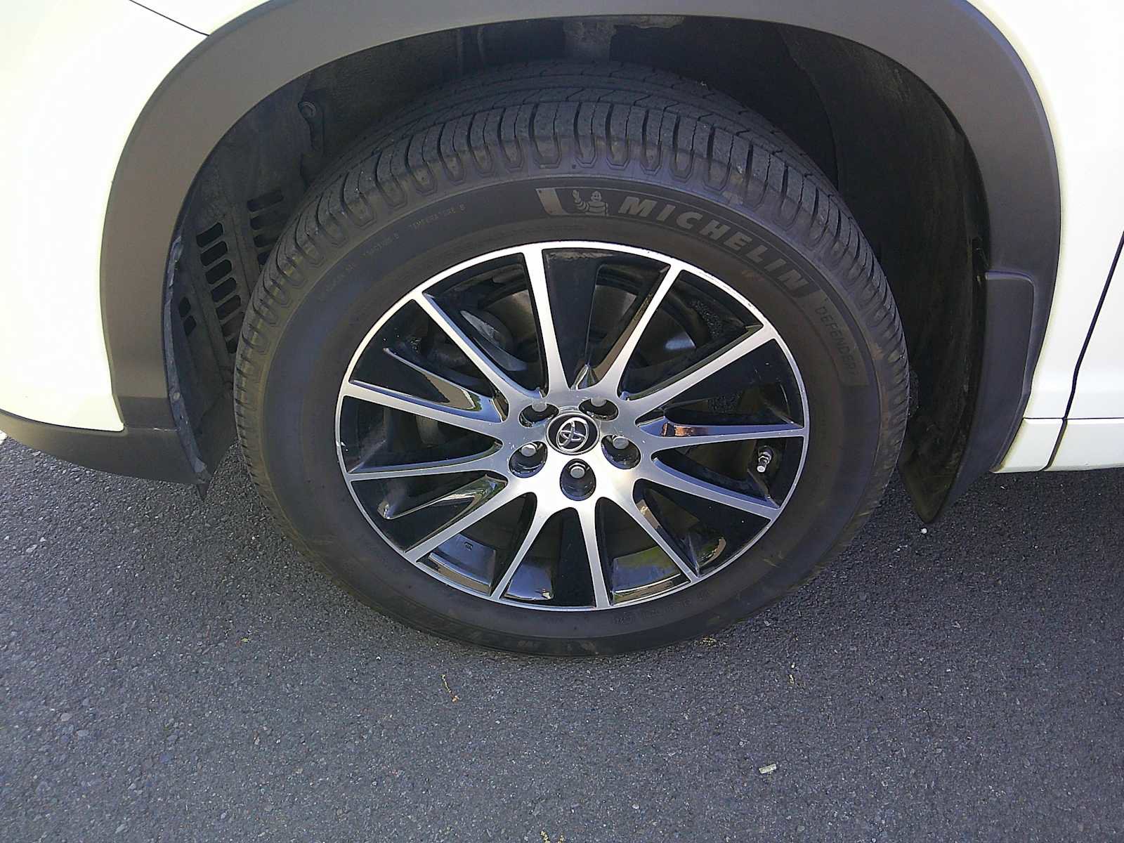 Used 2018 Toyota Highlander SE AWD/4WD image 9