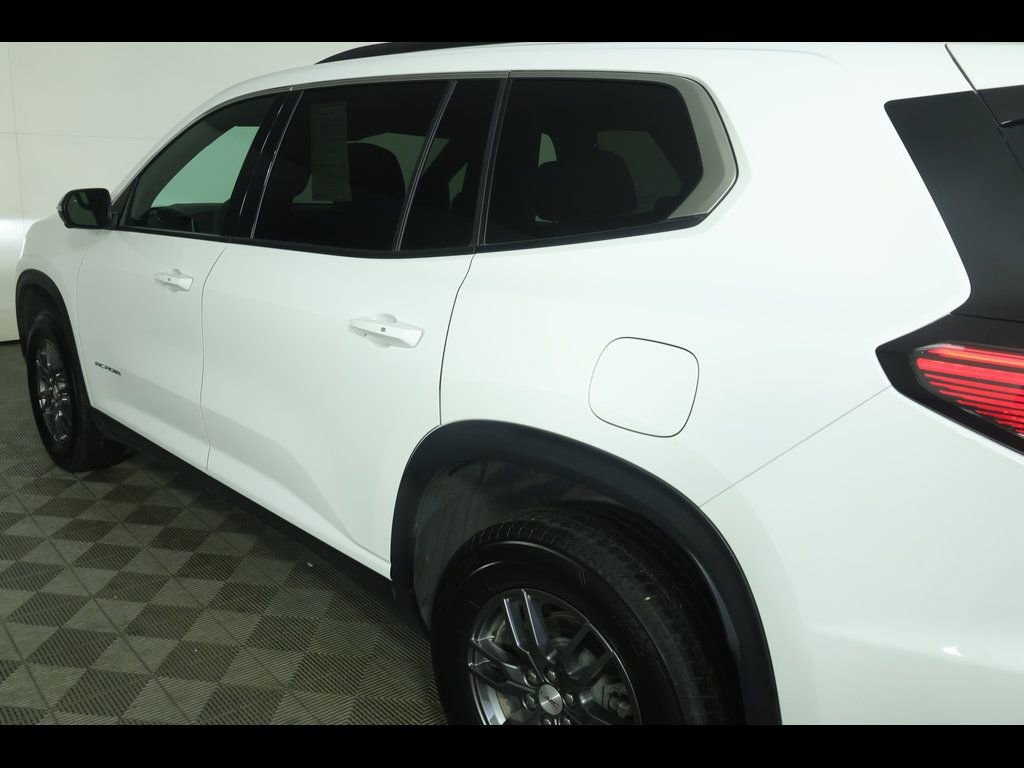 Used 2025 GMC Acadia Elevation image 18