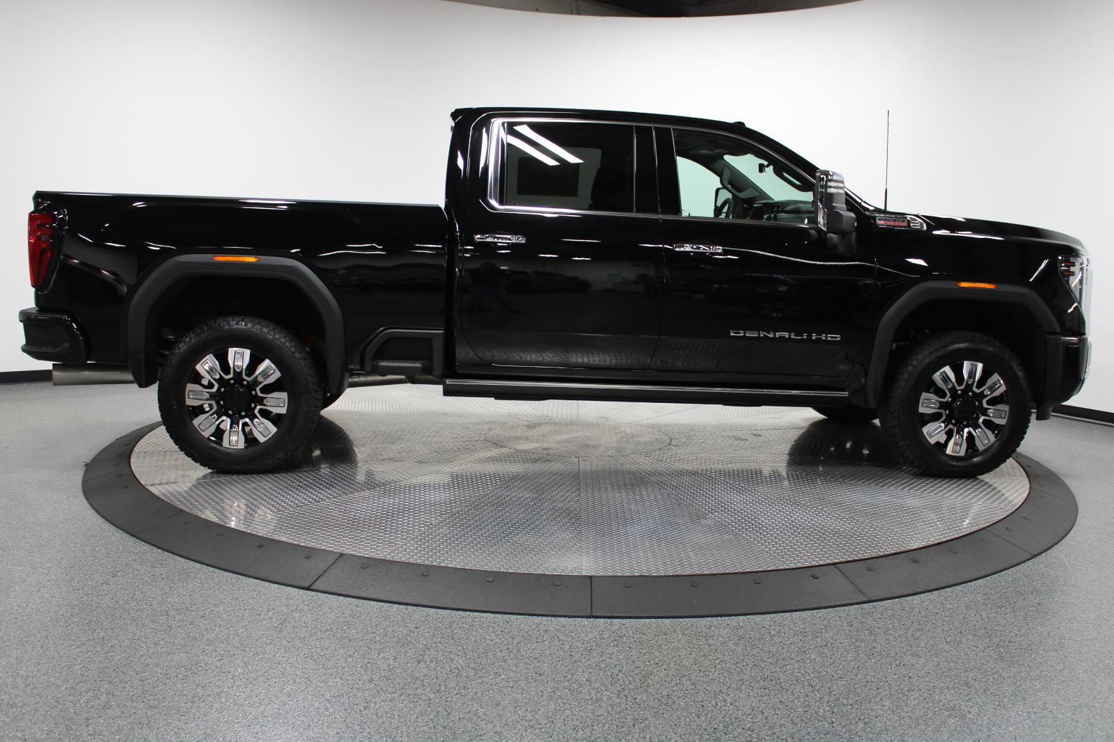 New 2026 GMC Sierra 2500 Denali w/ Denali Reserve Package image 11