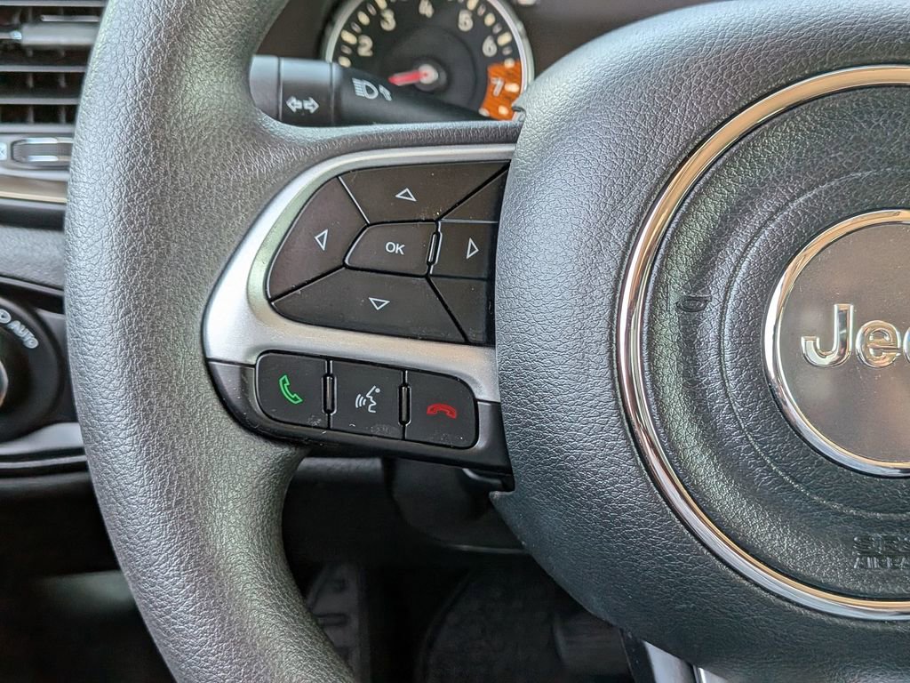 Used 2023 Jeep Renegade Latitude AWD/4WD image 19