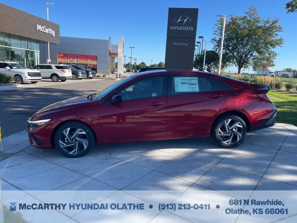 Used 2025 Hyundai Elantra Sport FWD image 12