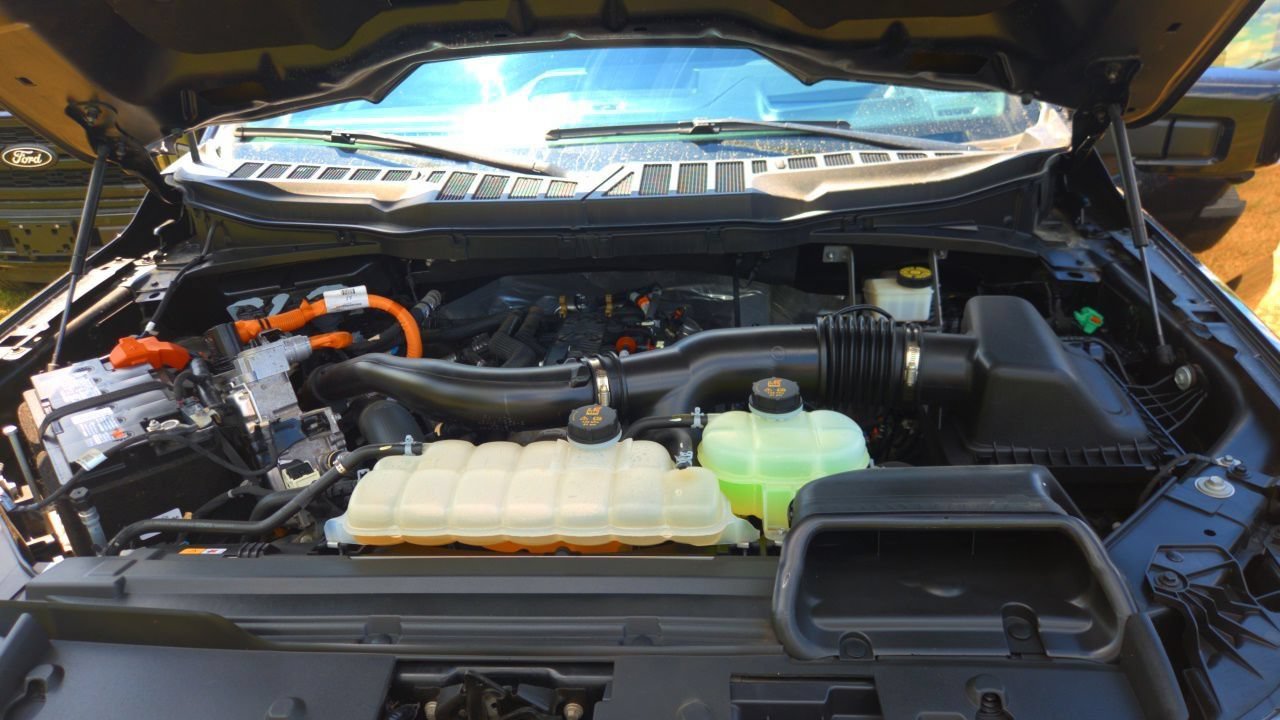 Used 2024 Ford F150 Lariat w/ Equipment Group 502A High AWD/4WD image 13