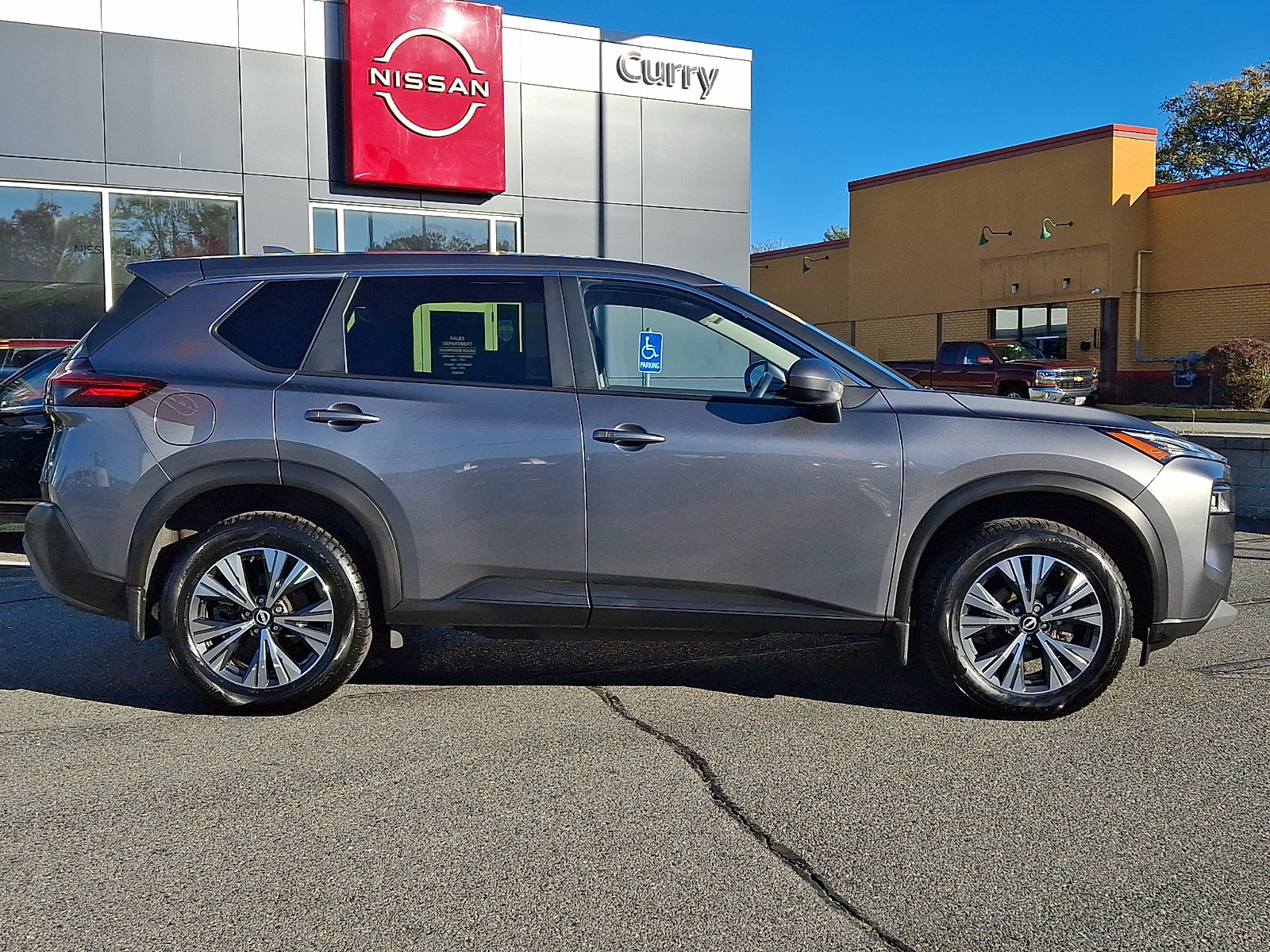 Used 2023 Nissan Rogue SV AWD/4WD image 8
