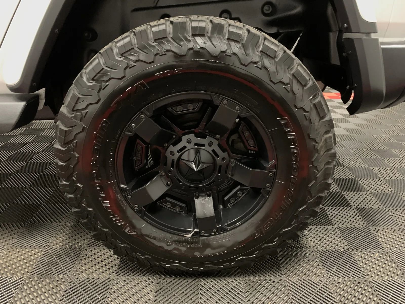 Used 2019 Jeep Wrangler Unlimited Sahara w/ Dual Top Group image 19