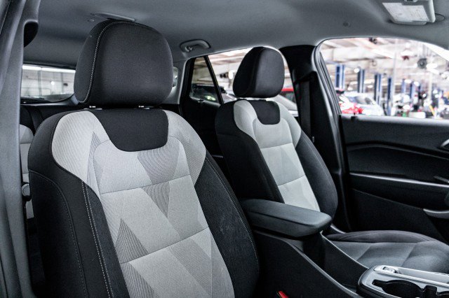 Used 2024 Chevrolet Trax LS image 28