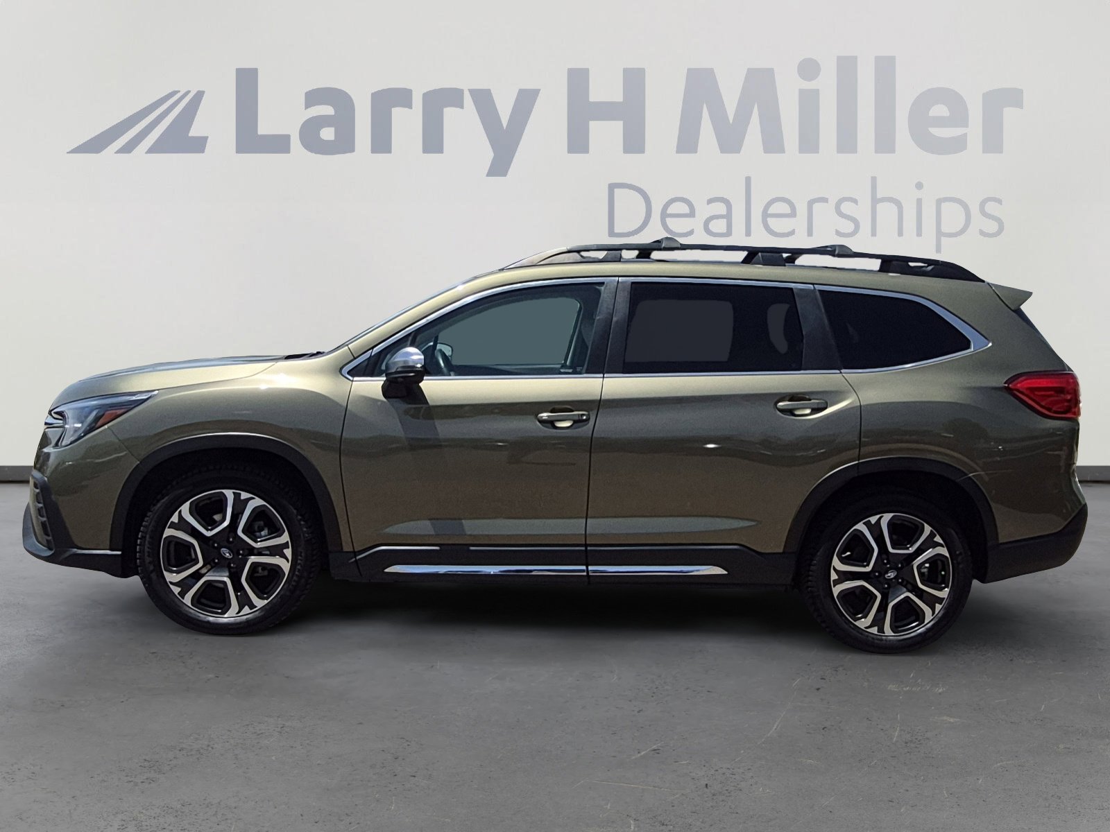 Used 2023 Subaru Ascent Limited w/ Technology Package AWD/4WD image 2