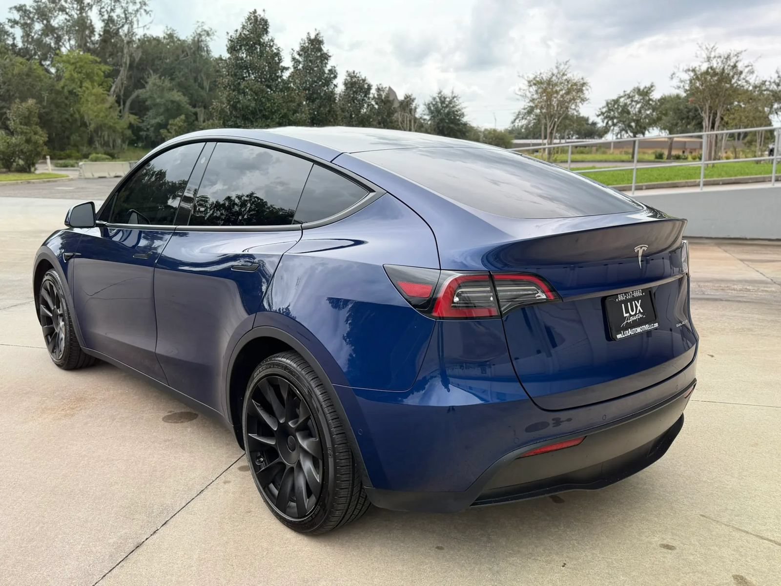 Used 2022 Tesla Model Y Long Range AWD/4WD image 10