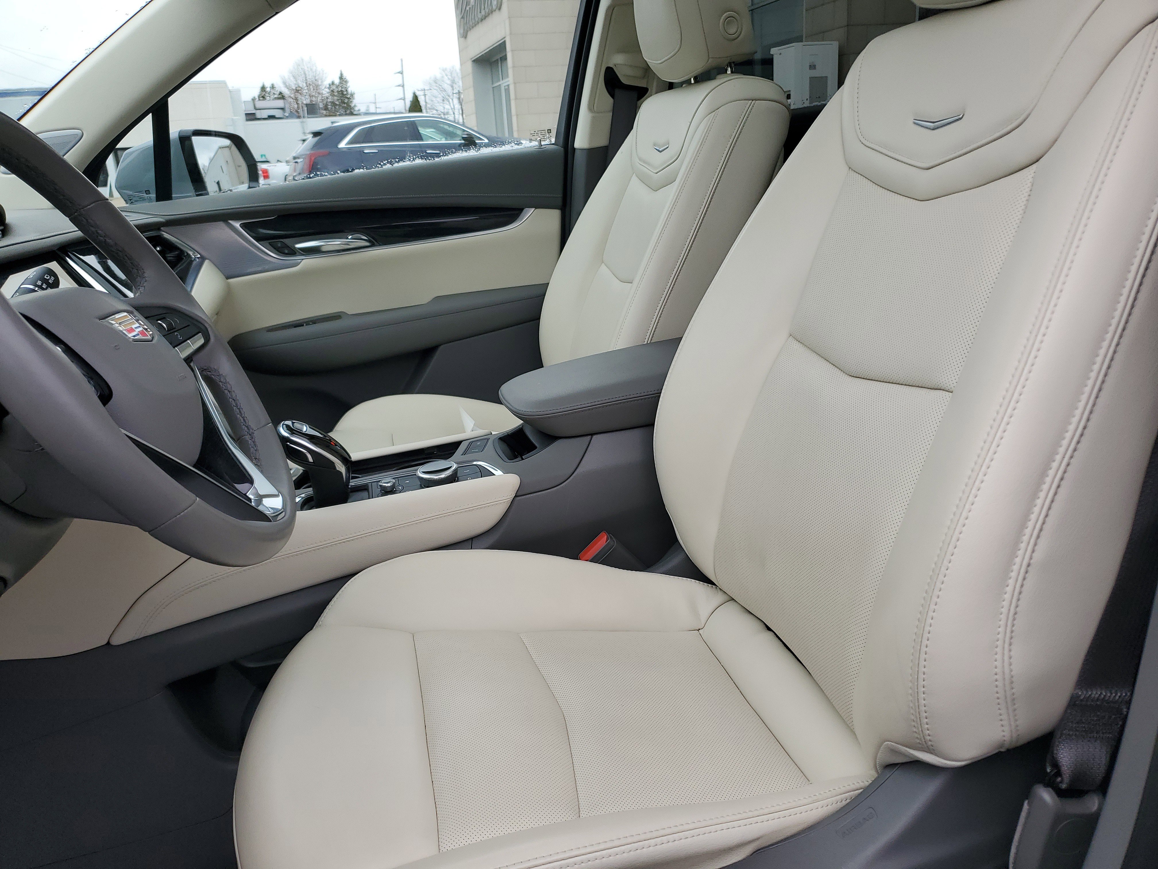 Used 2023 Cadillac XT6 Premium Luxury image 14