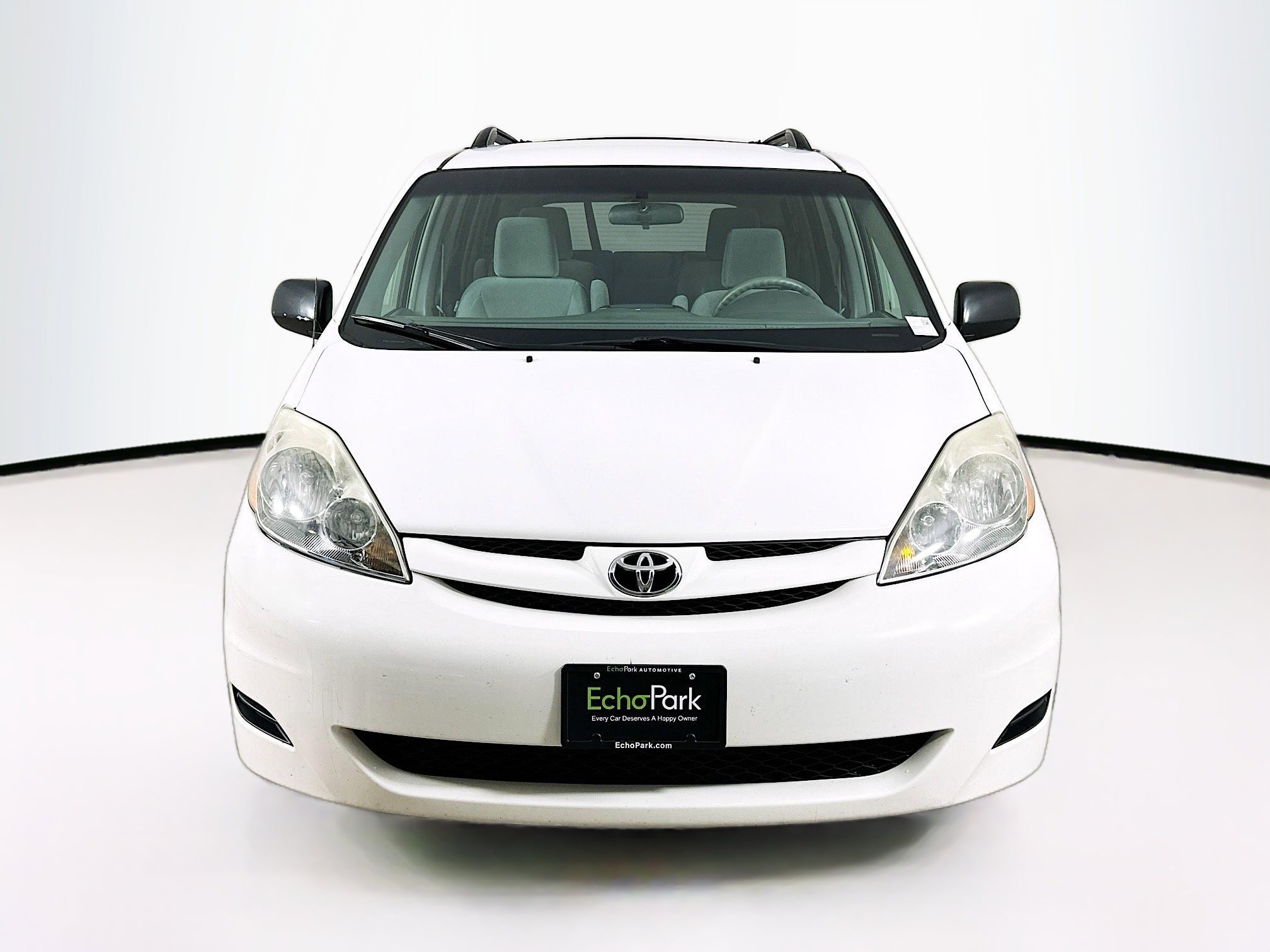 Used 2009 Toyota Sienna CE FWD image 2