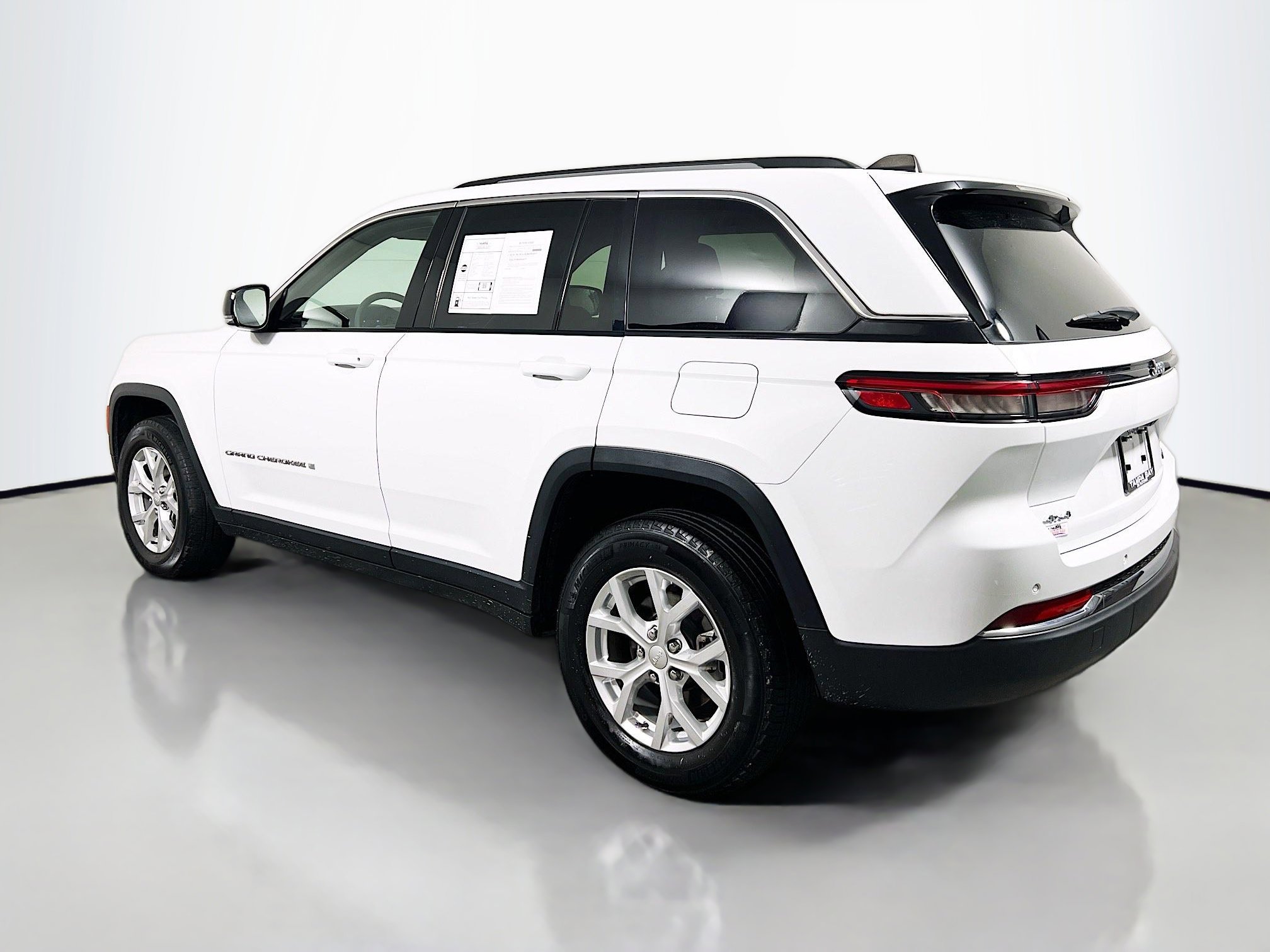 Used 2023 Jeep Grand Cherokee Limited image 8