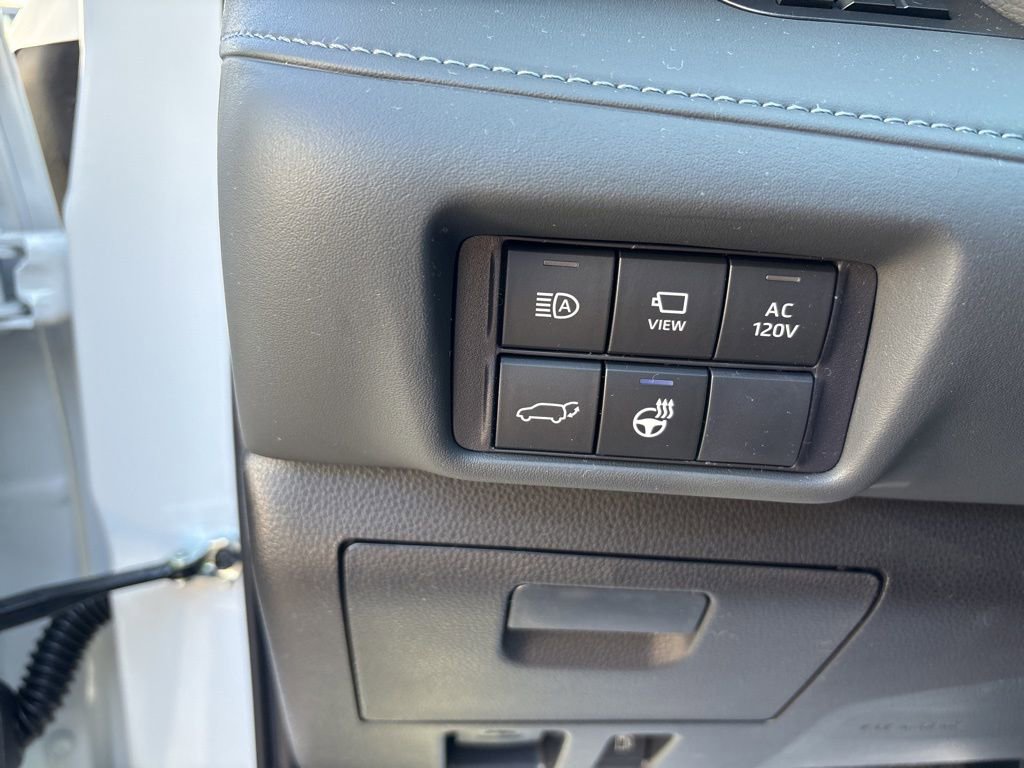 New 2026 Toyota Highlander Platinum image 18