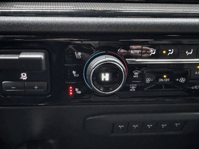 Used 2024 Chevrolet Silverado 2500 ZR2 w/ Technology Package image 15