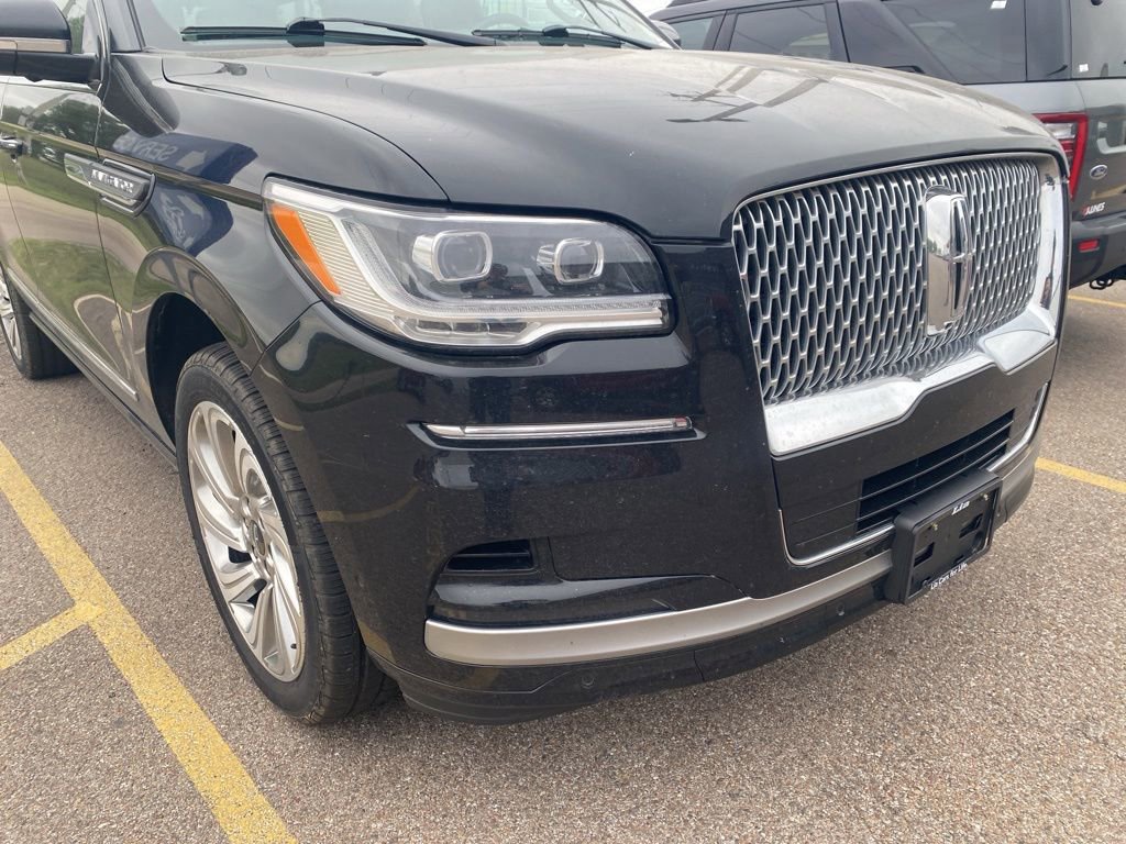 Used 2024 Lincoln Navigator Premiere AWD/4WD image 3