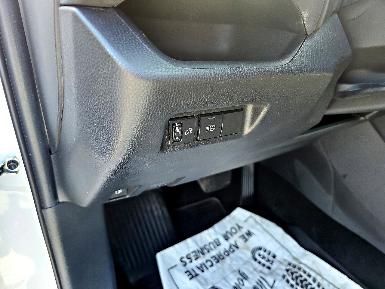 Used 2022 Toyota RAV4 LE image 12