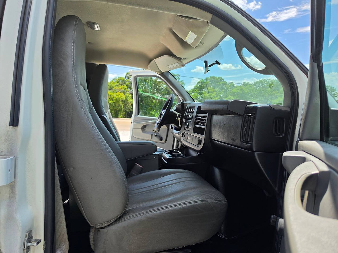 Used 2012 Chevrolet Express 2500 w/ Cold Climate Package RWD image 32