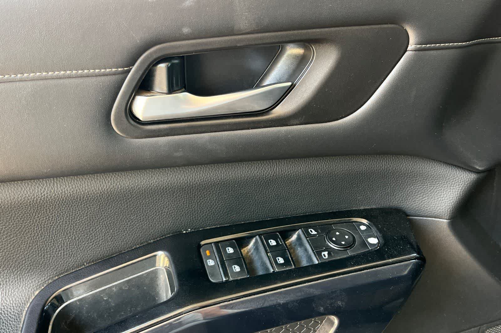 Used 2022 Nissan Pathfinder S FWD image 15