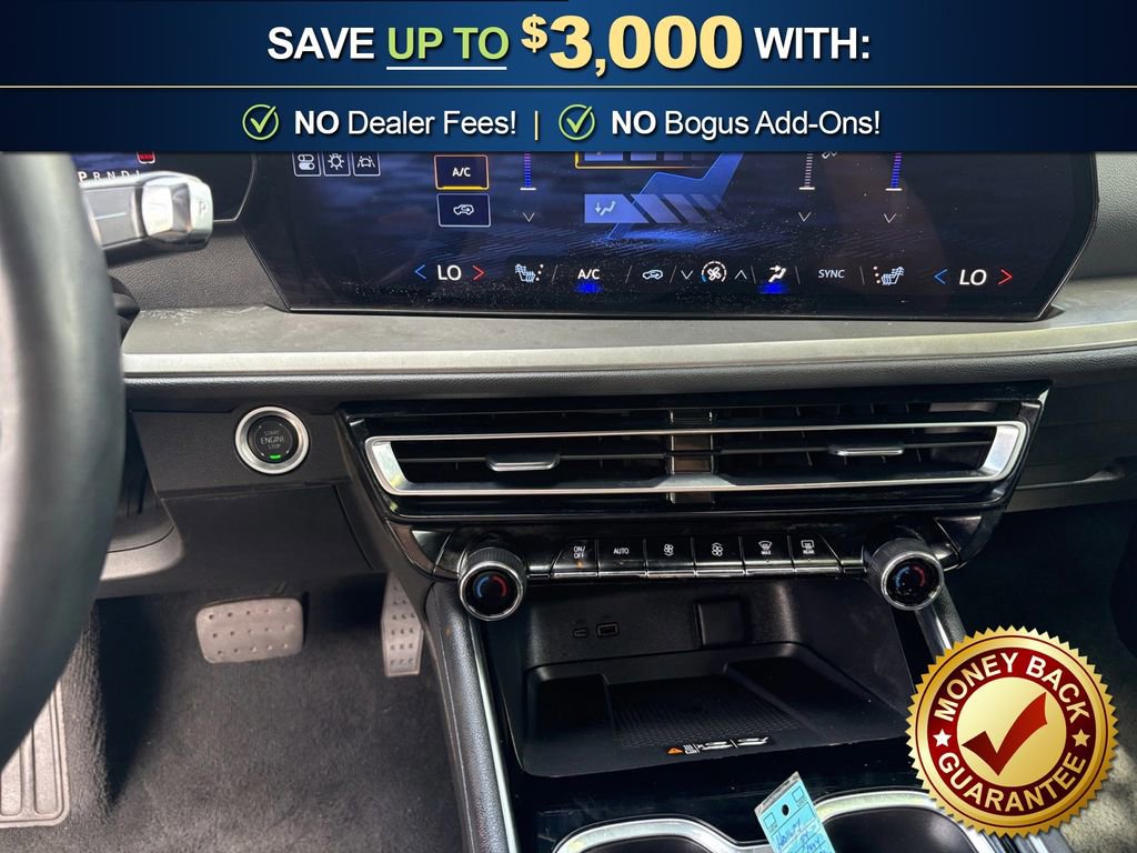 Used 2024 Chevrolet Traverse LT image 20