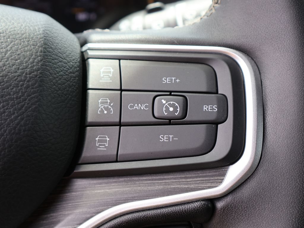 Used 2024 Jeep Wagoneer Series II w/ Flexible Seating Group AWD/4WD image 29