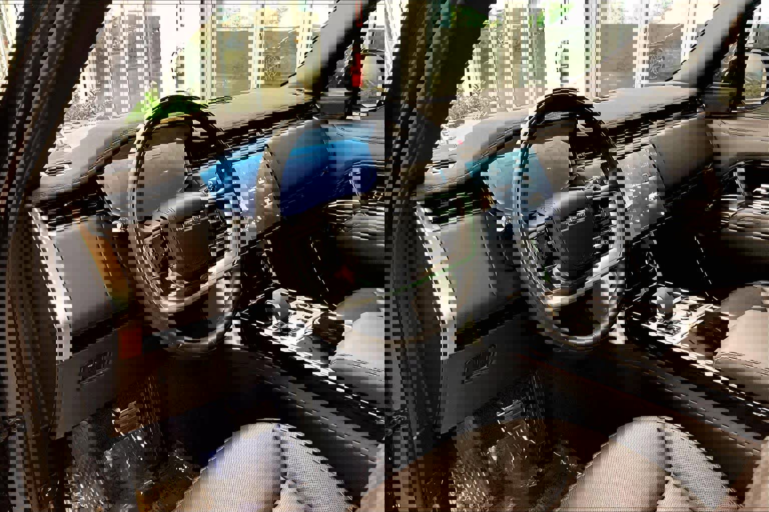 Used 2023 Land Rover Range Rover Long Wheelbase SE image 34