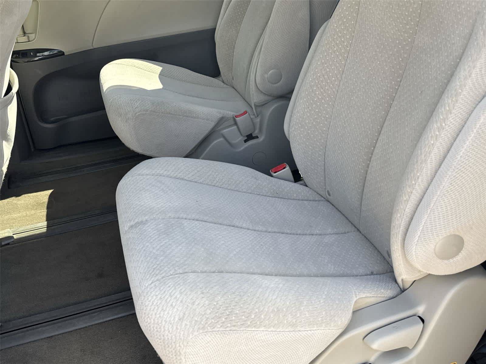 Used 2014 Toyota Sienna LE AWD/4WD image 14