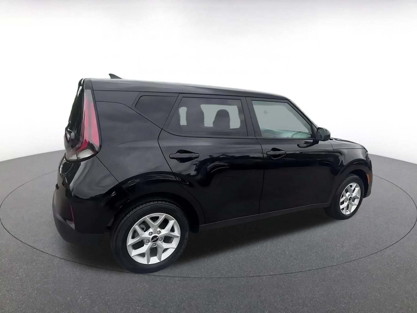 Used 2025 Kia Soul LX w/ LX Technology Package FWD image 15