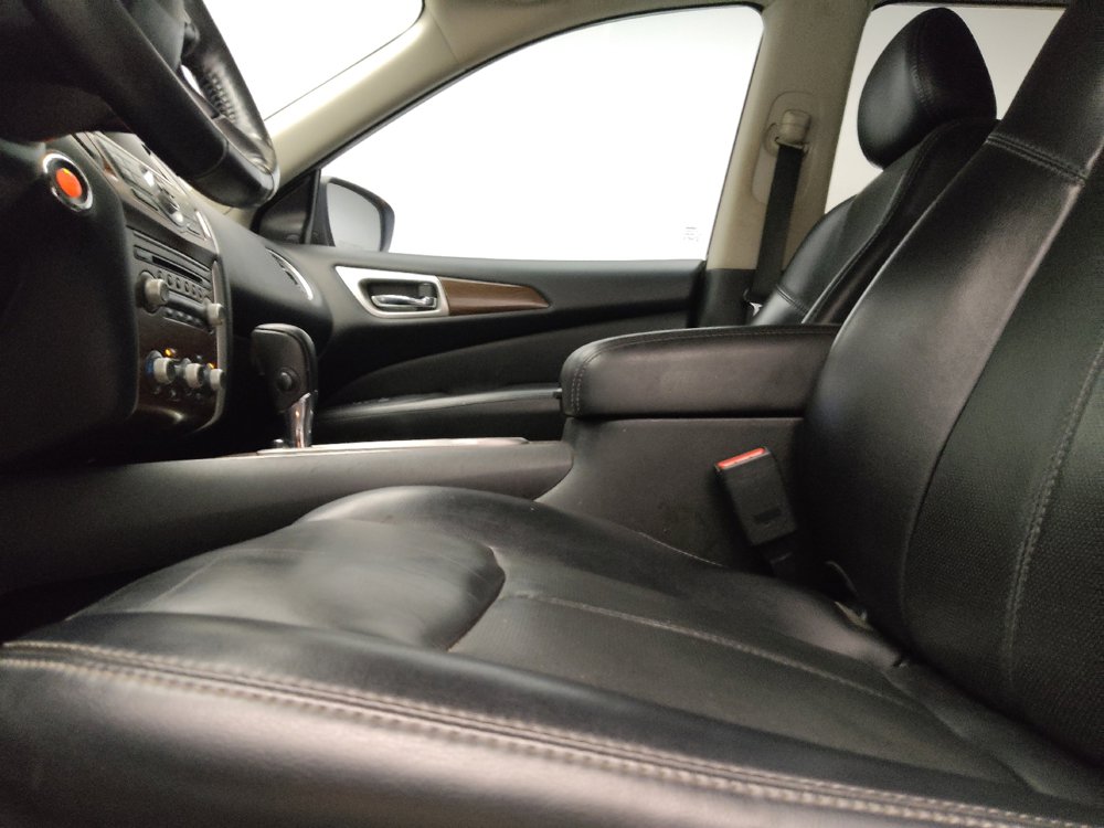Used 2020 Nissan Pathfinder Platinum FWD image 17