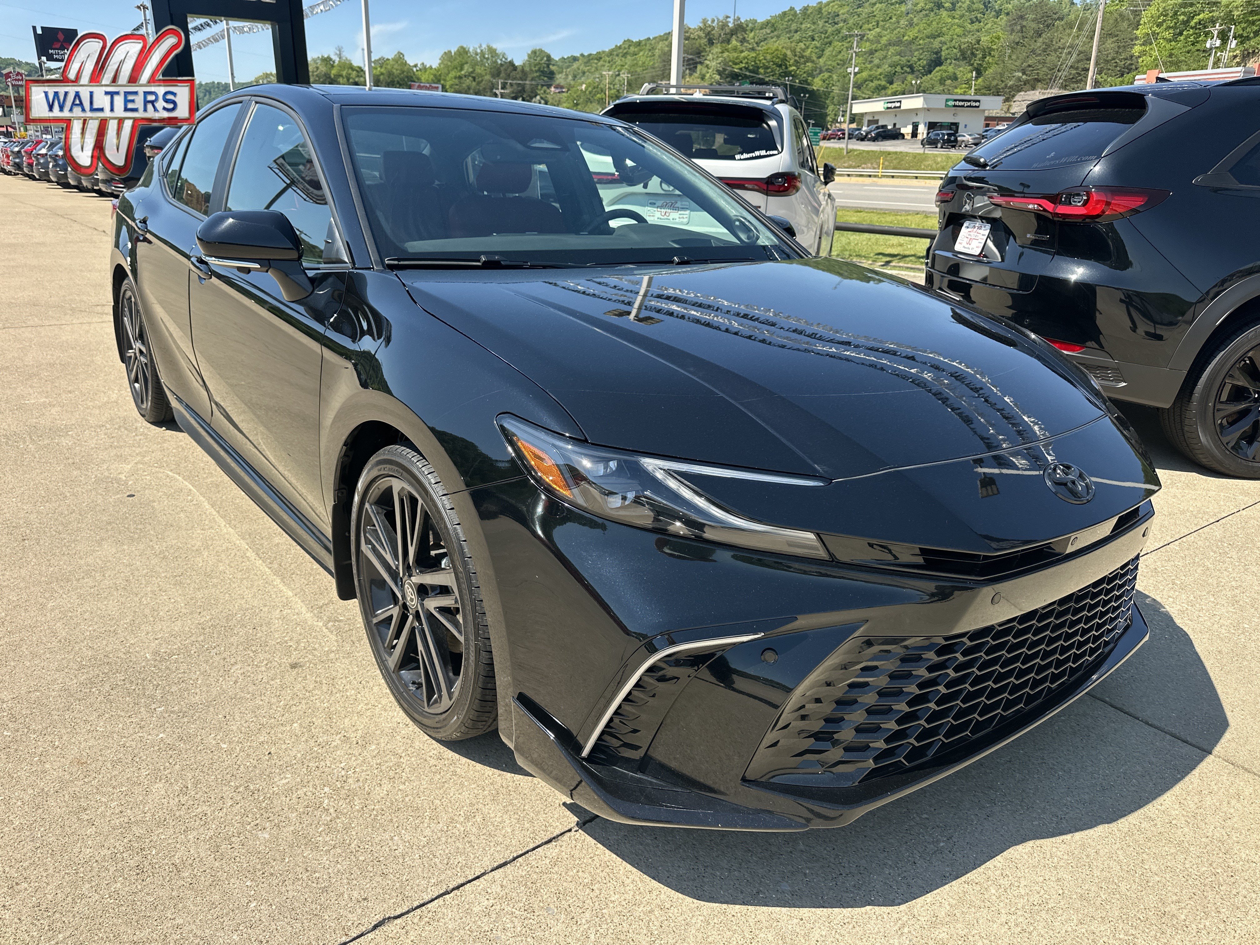 Used 2025 Toyota Camry XSE w/ Premium Plus Package FWD image 1