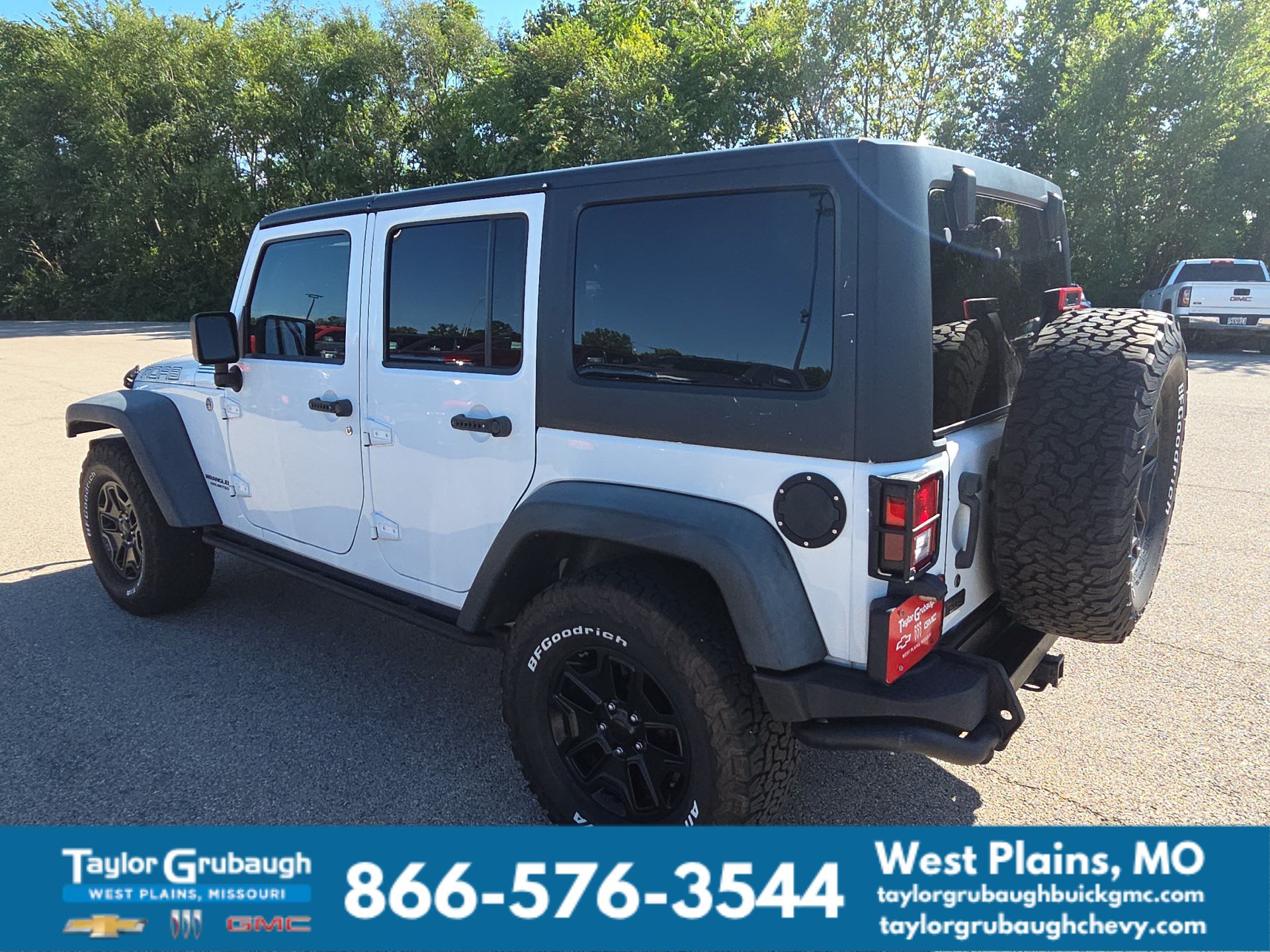 Used 2013 Jeep Wrangler Unlimited Sahara AWD/4WD image 6