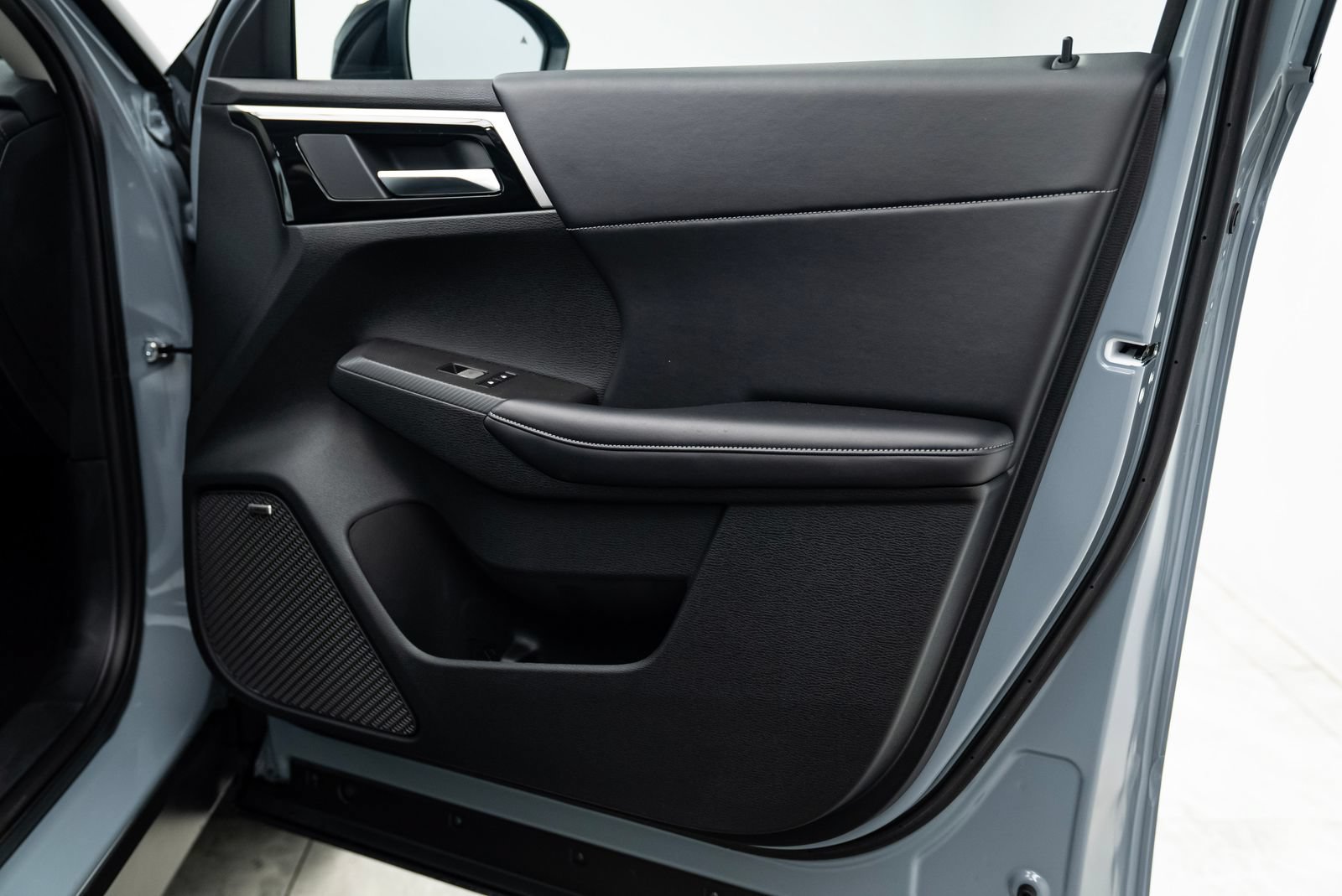 Used 2025 Mitsubishi Outlander AWD image 17