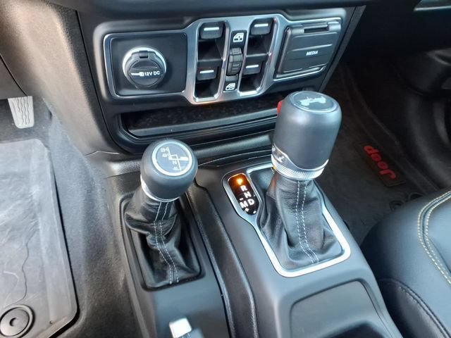 Used 2025 Jeep Wrangler Unlimited Sahara AWD/4WD image 28