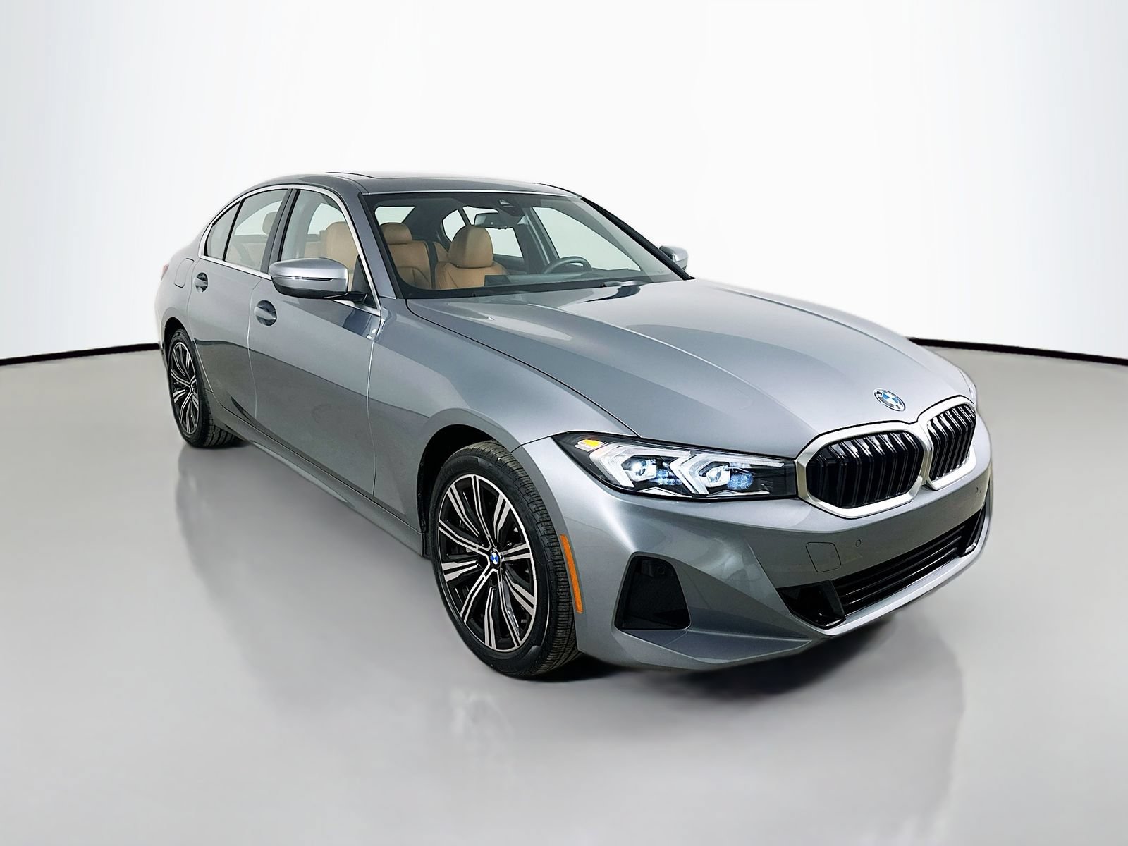 Used 2025 BMW 330i xDrive Sedan AWD/4WD image 3