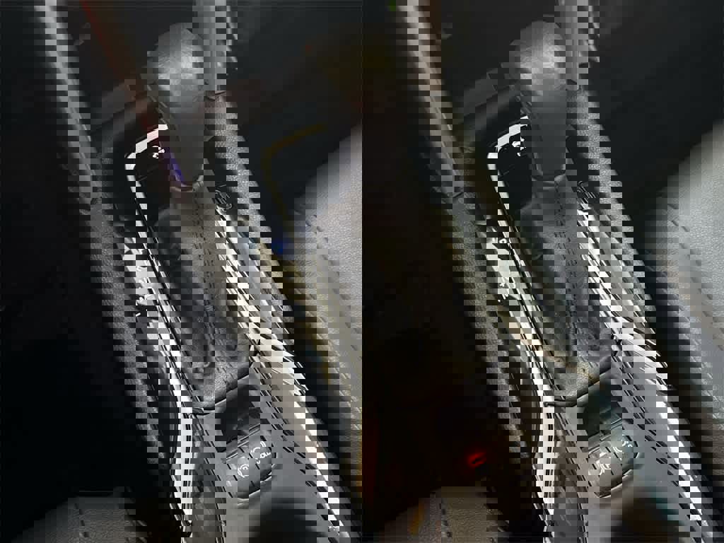 Used 2024 Toyota Corolla Cross XLE w/ Convenience Package image 21