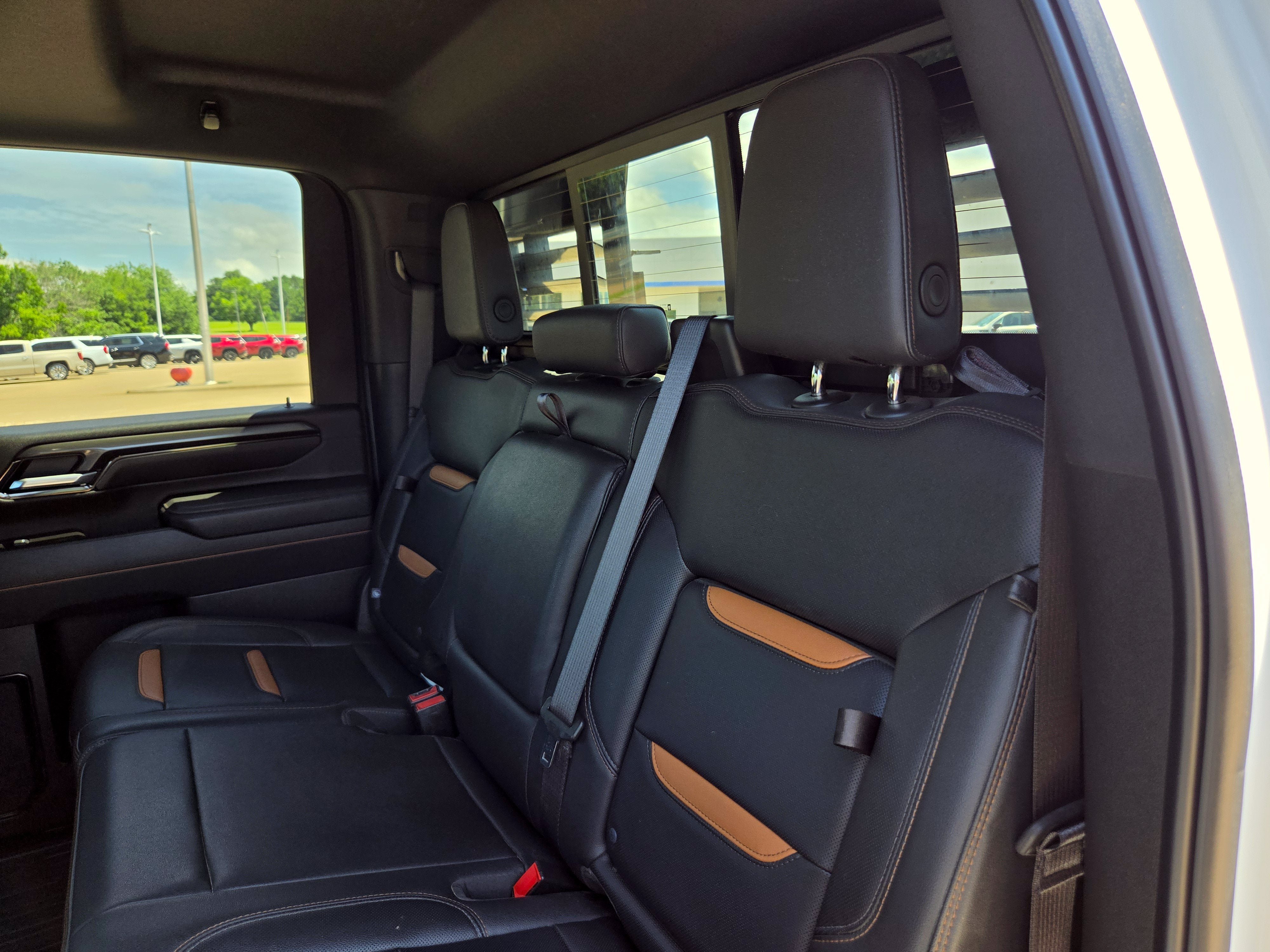 Used 2025 GMC Sierra 2500 AT4 w/ AT4 Premium Plus Package AWD/4WD image 31