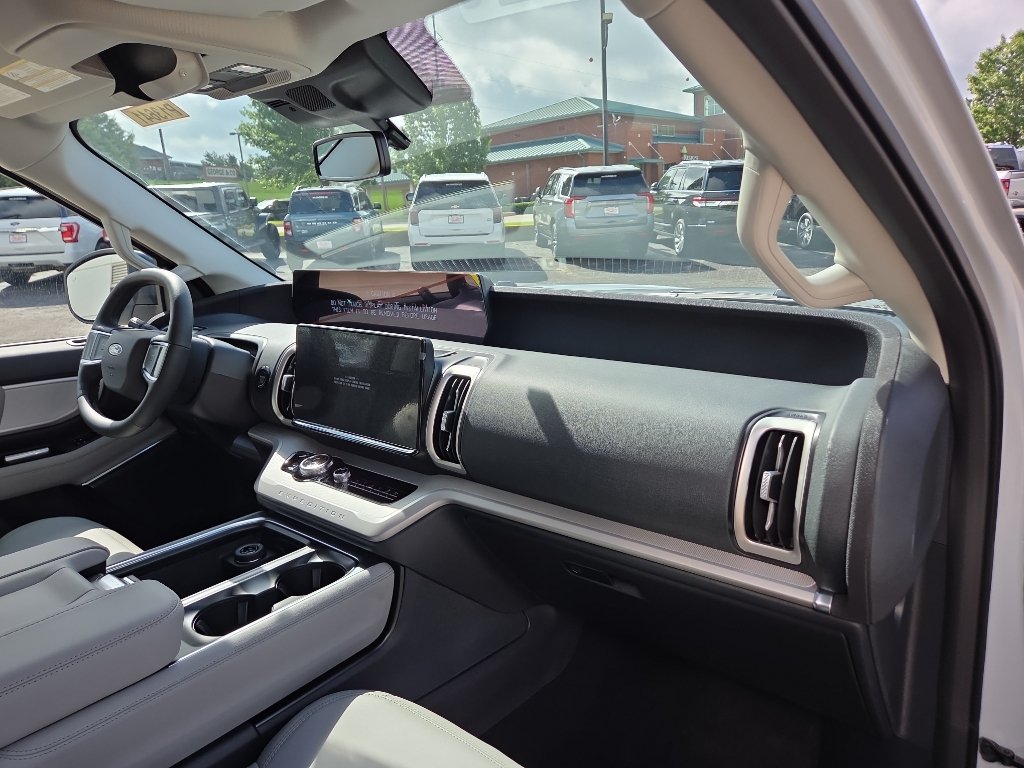 New 2026 Ford Expedition Active RWD image 12