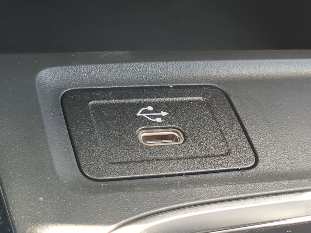 New 2025 Mercedes-Benz GLB 250 GLB 250 image 9